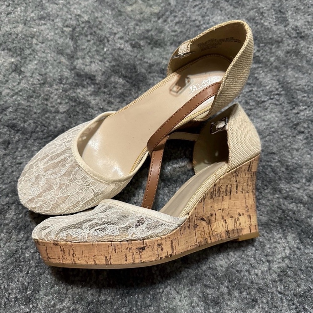 Apt. 9 Women's Lace Cream Wedges